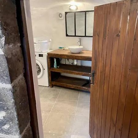 Du Pays-de-salers, Cantal, Classe 1*