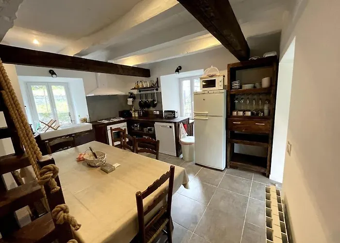 Du Pays-de-salers, Cantal, Classe 1*