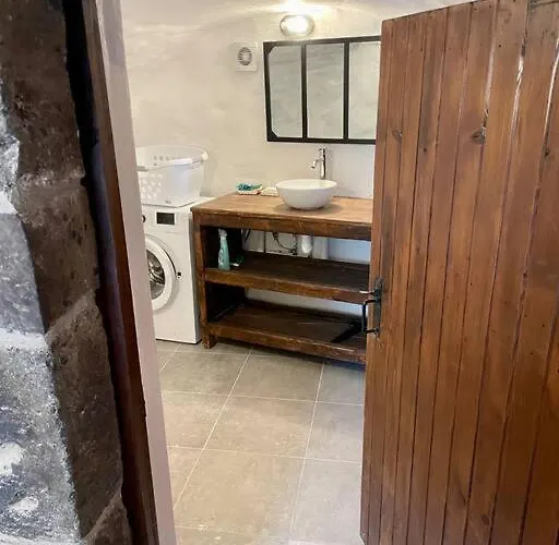 Du Pays-de-salers, Cantal, Classe 1*